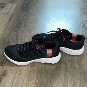 8.5 women’s Nike